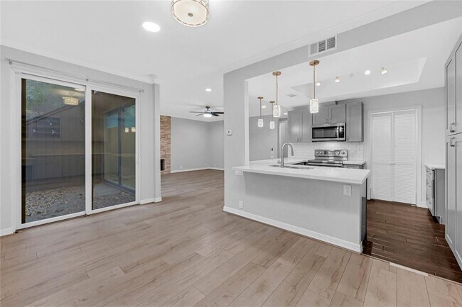 Building Photo - 233 Litchfield Ln