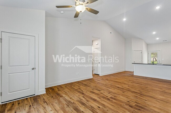 Foto del edificio - 12868-12868 W Wheatland Ct