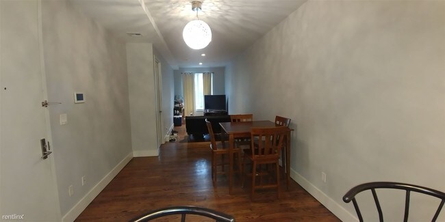 Building Photo - 3 br, 1 bath  - 581 Van Buren St