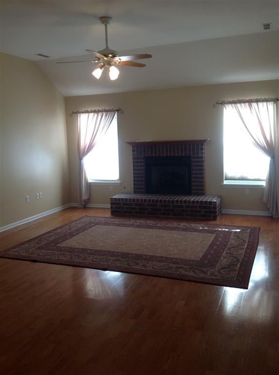Building Photo - 5004 Maple Leaf Dr