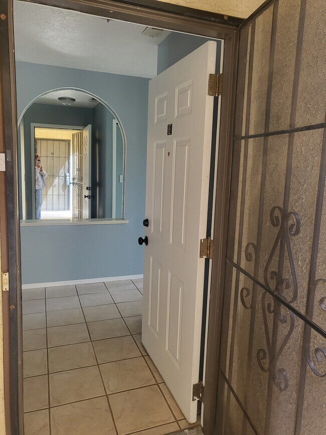 WELCOME - 837 Country Club Dr SE