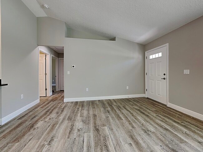 Building Photo - 10465 N Spaulding Dr