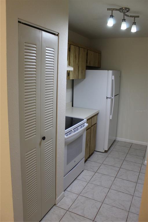 Building Photo - 13608 S Village Dr