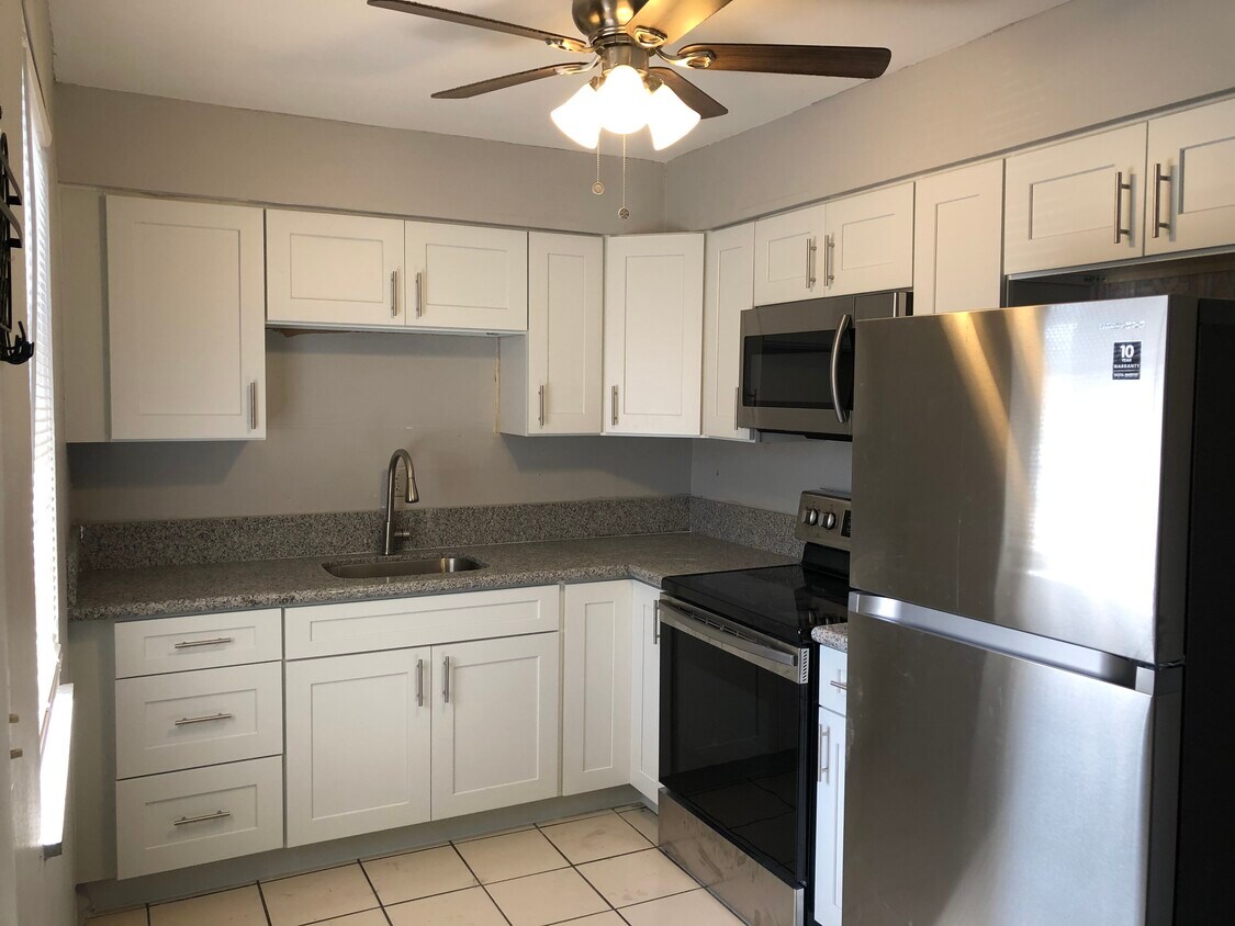 Primary Photo - 325 SW 14th Ct