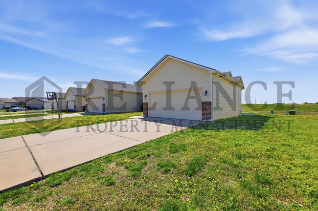 Building Photo - 9922 E Kinkaid Cir