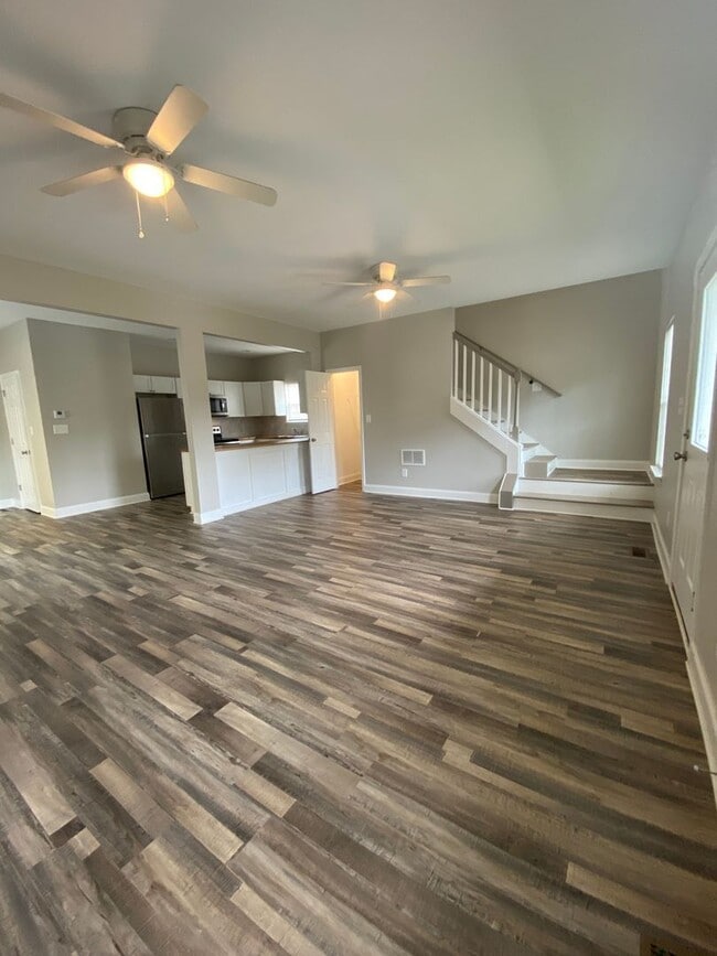 Building Photo - 162 Strickland Ave