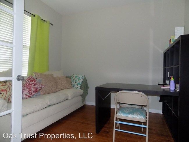 Building Photo - 111 Weeping Cypress Dr