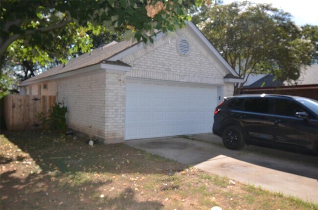 Foto del edificio - 4729 Castleman Dr