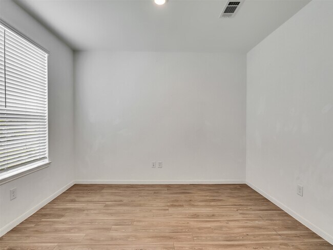 Foto del edificio - 23415 Simmental Rd