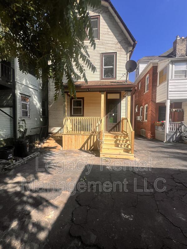 Building Photo - 107 Sambourne St