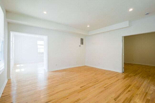 Foto del edificio - Amazing 5 BR/5.5 BA Single-Family Home in ...