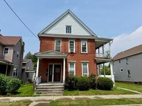 Building Photo - 606 Broadway