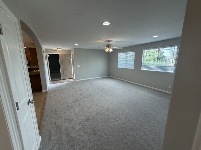 Foto del edificio - 999 Village River Ln