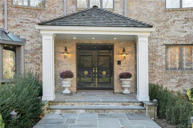 Building Photo - 19 Selden Ln