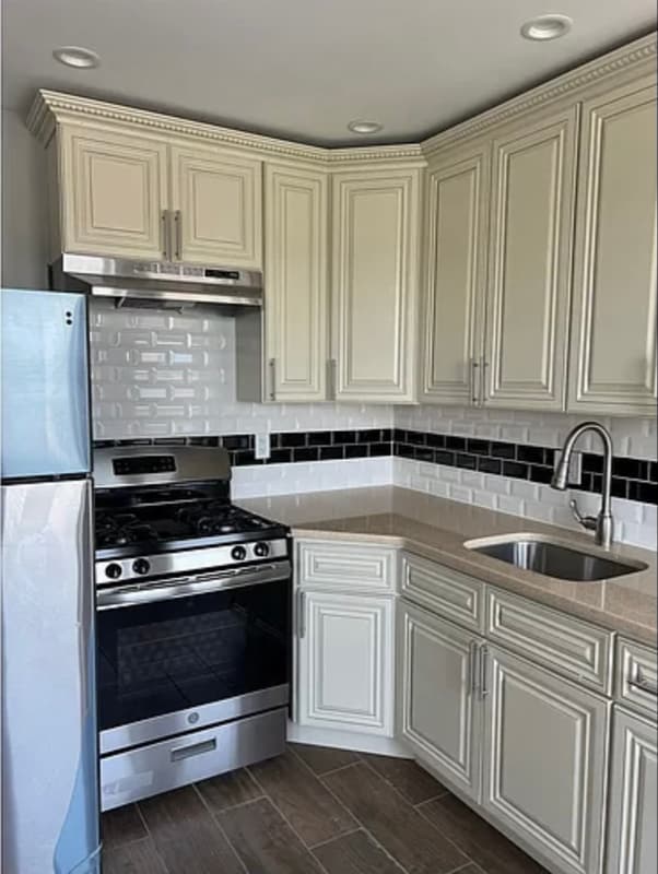 Foto del edificio - 674 Bleecker St