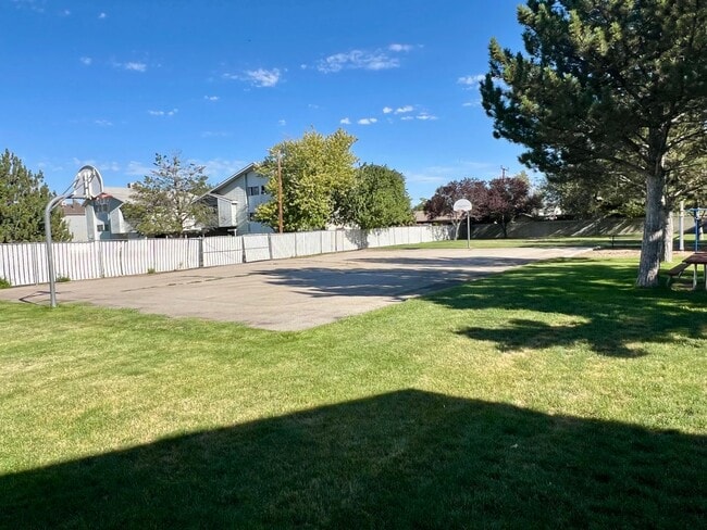 Foto del edificio - 2676 Ridgeland Park Dr