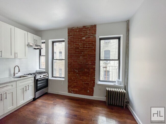 Foto del edificio - EASTERN PARKWAY / Crown Heights Studio