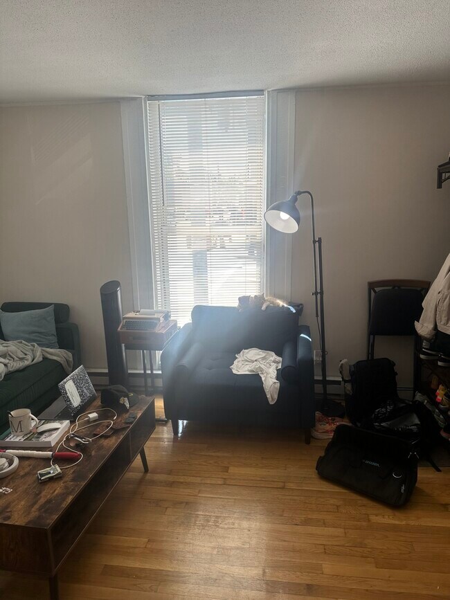 Foto del edificio - 512 E Broadway