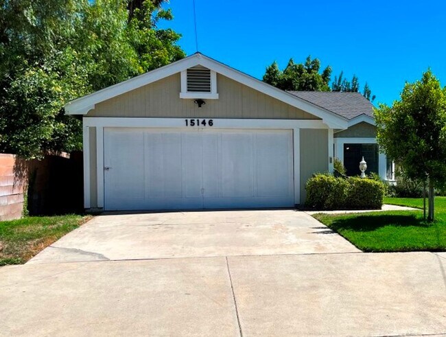 Foto del edificio - Single-story in Van Nuys w/3+2, bonus room...