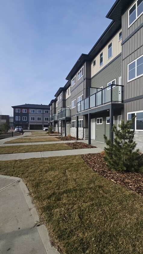 Primary Photo - 18120-18128 28 Ave SW