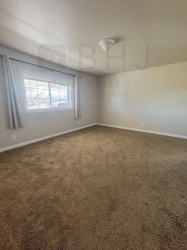 Foto del edificio - 4 BEDROOM / 2 BATH HOME IN SCSD1!