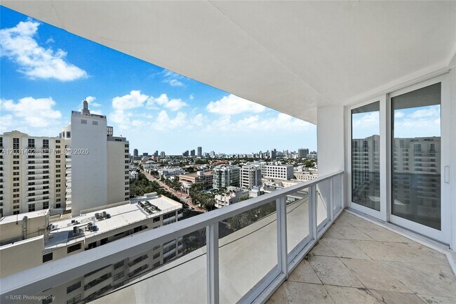 Foto del edificio - 100 Lincoln Rd