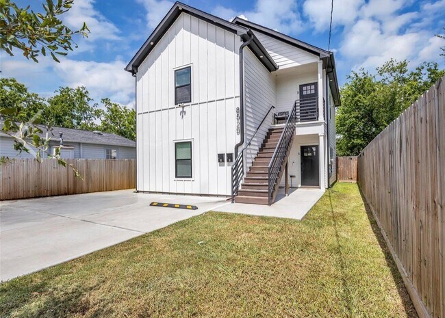 Building Photo - 8529 Dosia St