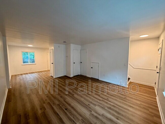 Foto del edificio - 1241 Grove Park Ln