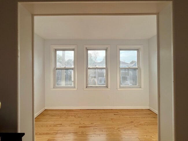Building Photo - 24 Grossman St
