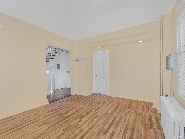 Building Photo - 28 Clove Rd