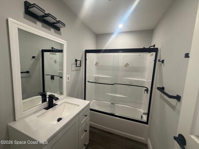 Foto del edificio - 130 Cascade Ave SE