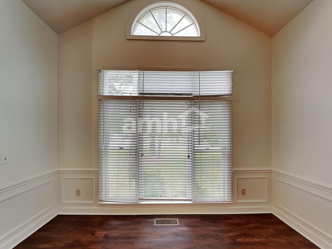Foto del edificio - 11300 Coachman Cir