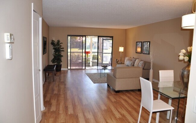 Building Photo - 438 Lakeview Dr. Apt102