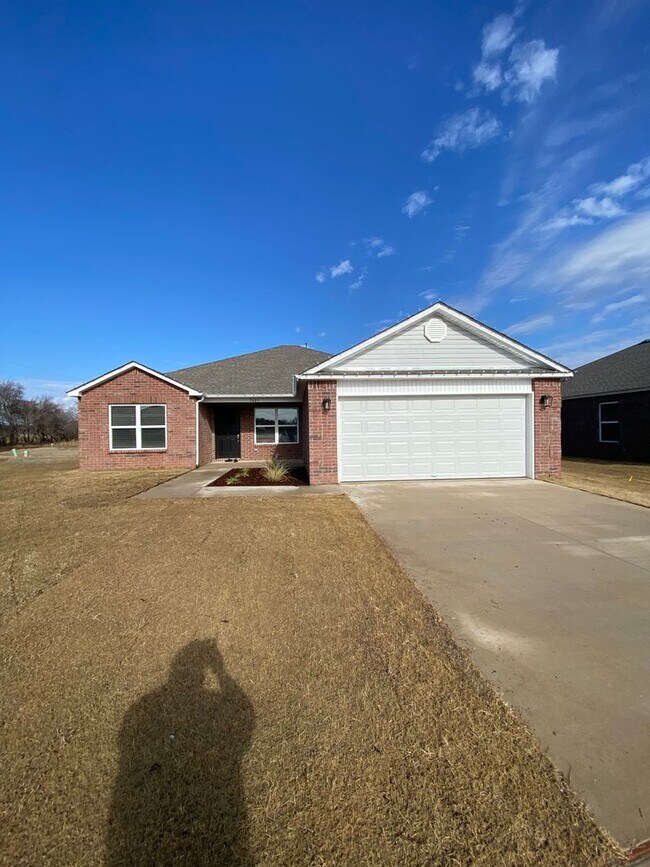 Foto del edificio - *Rent FREE until May 1!*  New Three Bedroom | Two Bath Home in Bixby