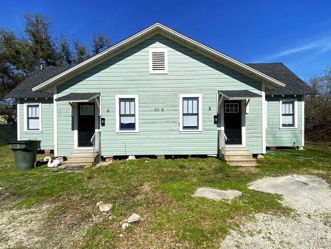 Building Photo - A-B 411 1/2 Pryce Street