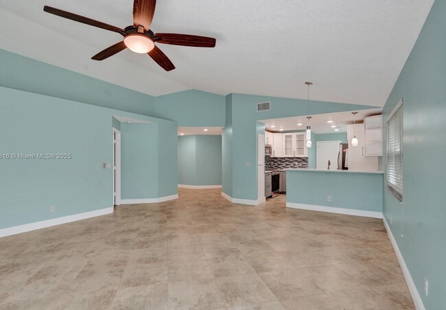 Building Photo - 8820 Woodside Ct