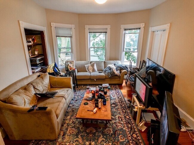 Building Photo - 30 Spring Park Ave