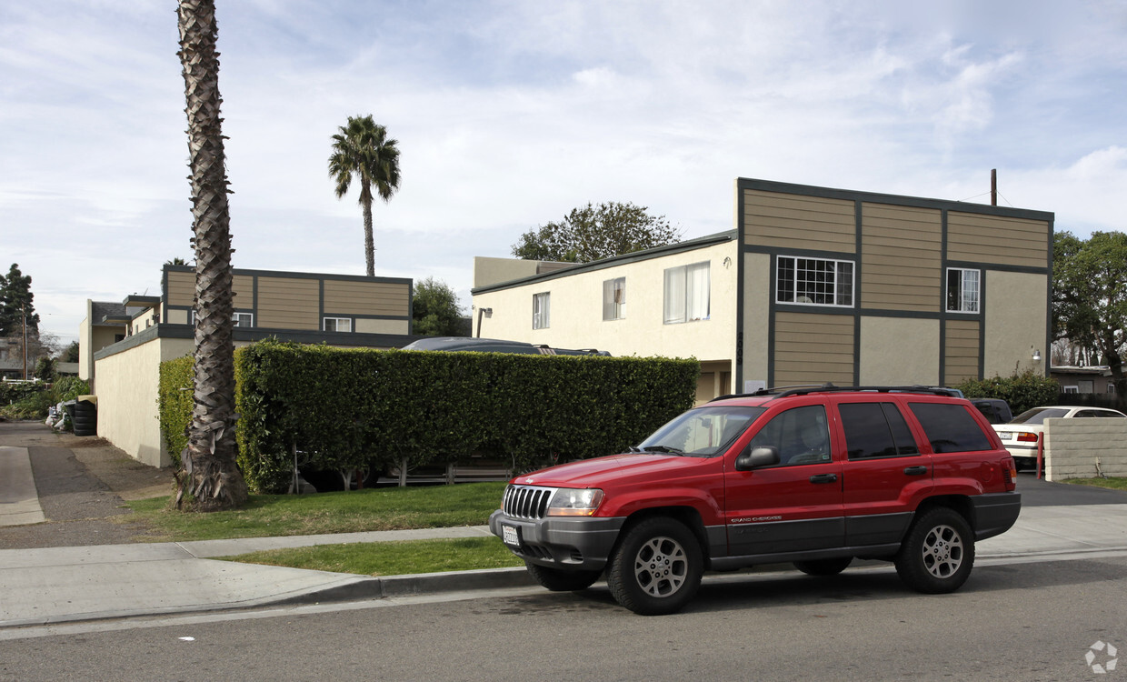 Primary Photo - Maple Street Apartments