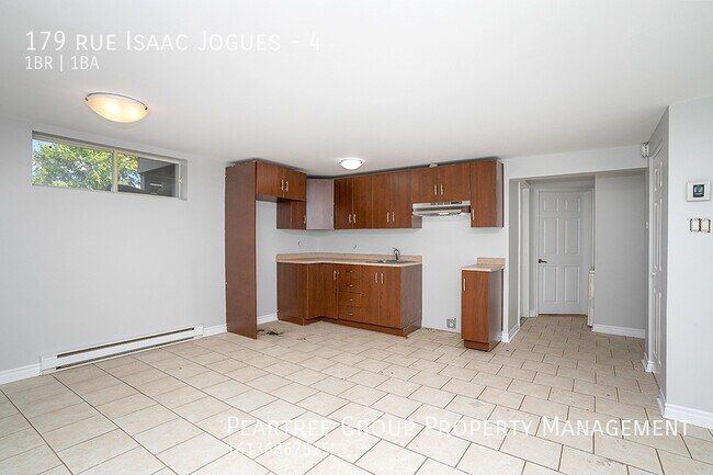 Photo du bâtiment - Intriguing Isaac-Big Bright Basement one B...