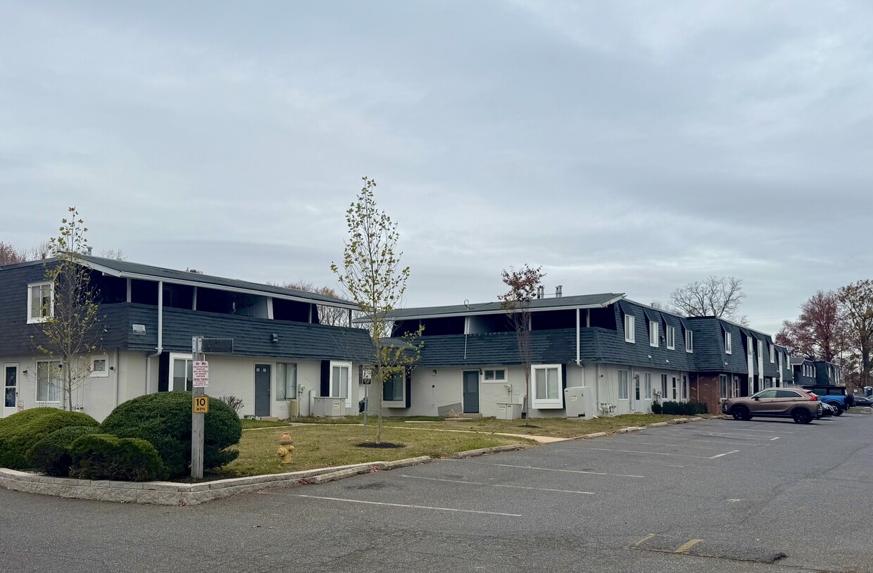 Primary Photo - Windsor Forest Townhomes