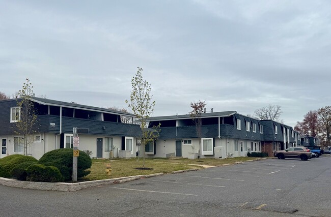 Foto del edificio - Windsor Forest Townhomes