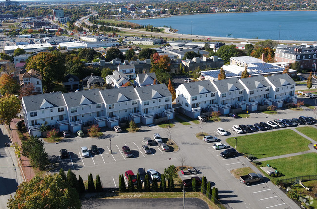 Townhome - Island View Apartments