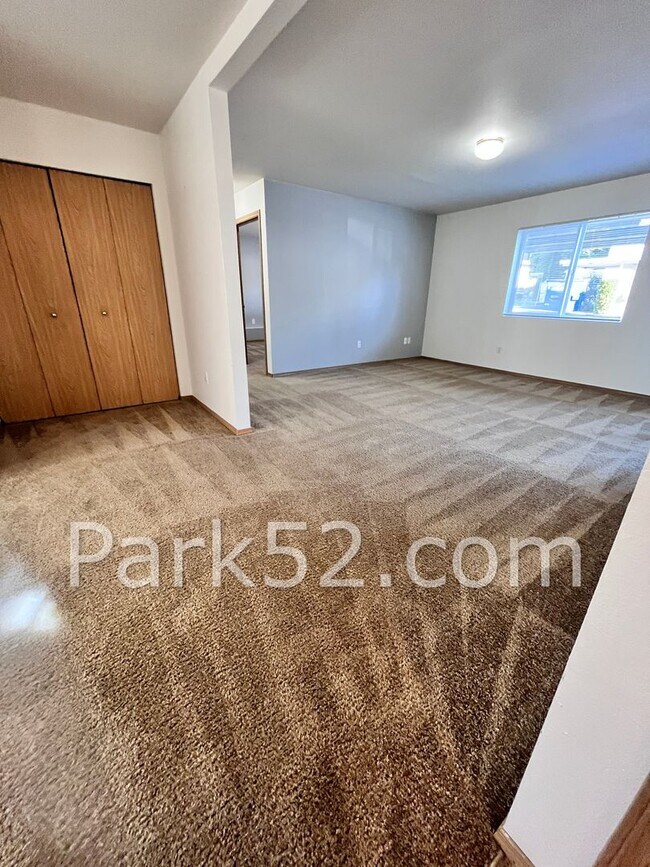 Foto del edificio - 8403 Locust Ave E