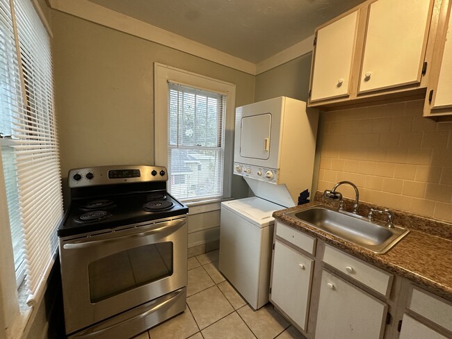 Building Photo - 408 3rd Ave E
