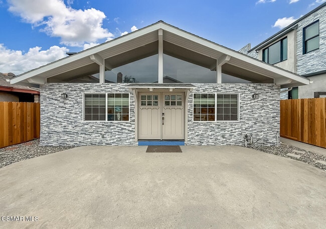 Building Photo - 5040 Dolphin Way
