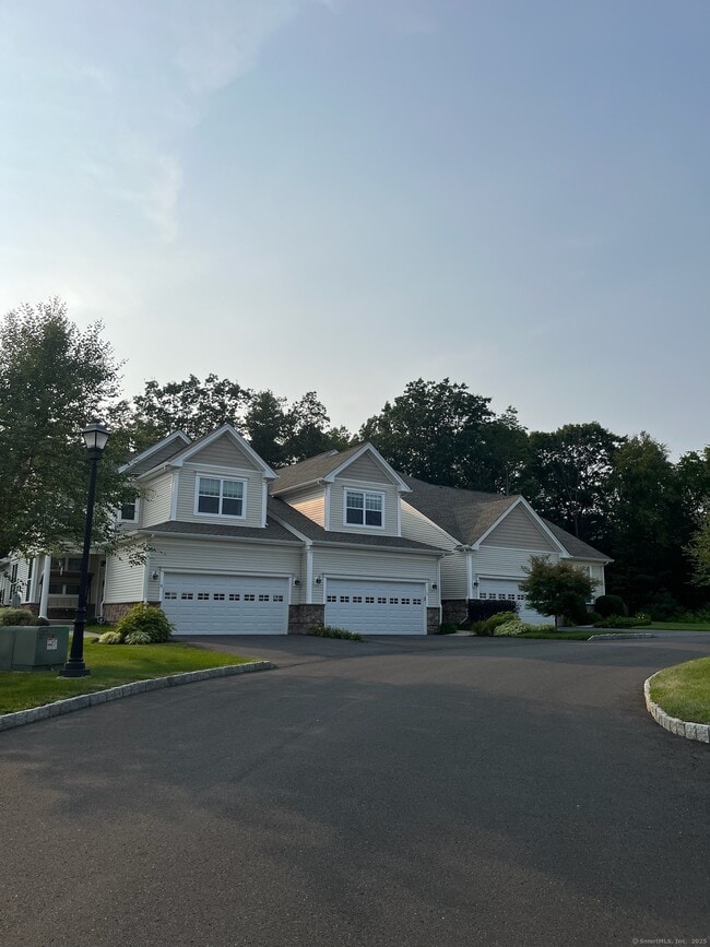 Building Photo - 11 Arrowwood Ct