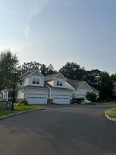 Building Photo - 11 Arrowwood Ct