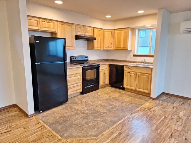 Building Photo - Newer 2 Bed 1 Bath Duplex With A View