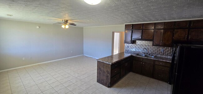 Foto del edificio - 5429 McIntosh Rd