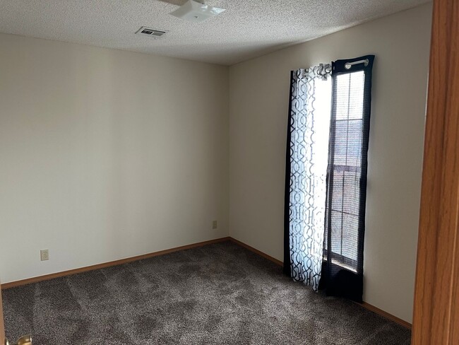 Building Photo - 7113 SE 66th Terrace
